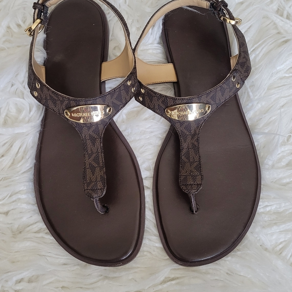 Michael Kors Mk Plate Thong Sandals - Picture 4 of 11